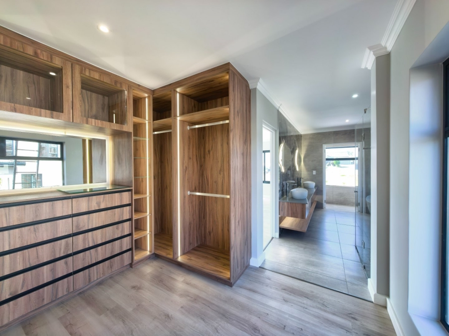 4 Bedroom Property for Sale in Welgelegen Western Cape